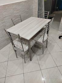 tavolo più sedie oppure separati 