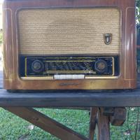 Radio vintage con giradischi