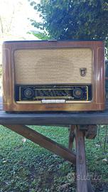Radio vintage con giradischi