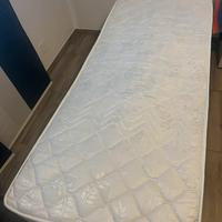 Materasso e rete a doghe nuovi