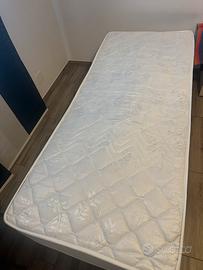 Materasso e rete a doghe nuovi