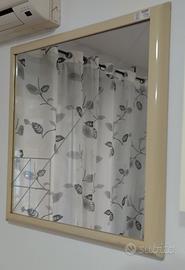 specchio quadrato con disegno geometrico 