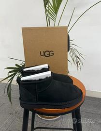 Stivali da neve UGG Classic Super Mini neri/41