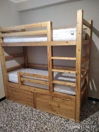 letto a castello con 2 cassettoni e scala in abete