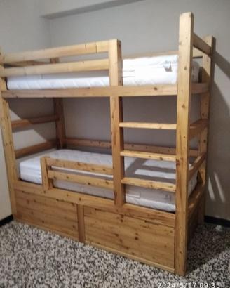 letto a castello con 2 cassettoni e scala in abete