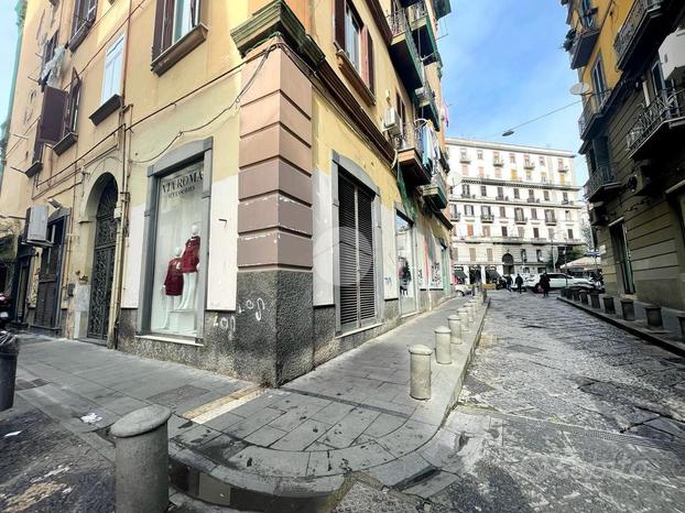 5 LOCALI A NAPOLI