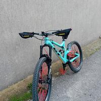 bicicletta mtb GT