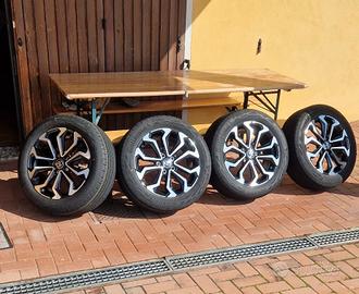 Gomme piu cerchi original toyota yaris cross trend