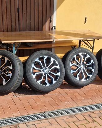 Gomme piu cerchi original toyota yaris cross trend