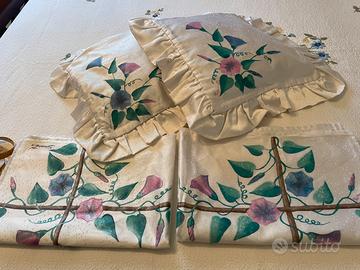 2 ciscini e 2 teli dipinti