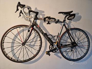 Bicicletta da corsa in carbonio