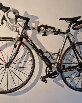 Bicicletta da corsa in carbonio