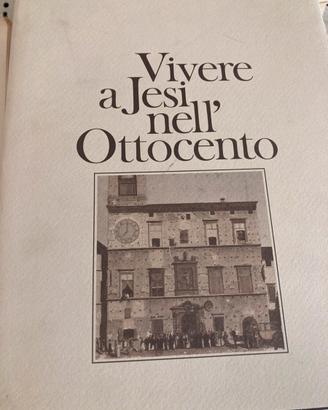 Libro Vivere a jesi nell’ottocento
