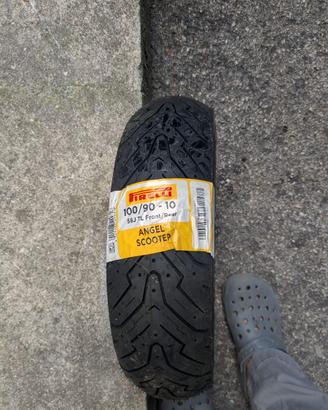 Copertone ruota moto scooter Pirelli