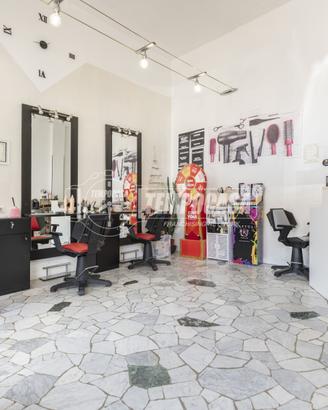 LOCALE COMMERCIALE IN VIA SAN MAMETE!