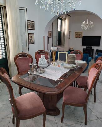 Tavolo con sei sedie in olmo