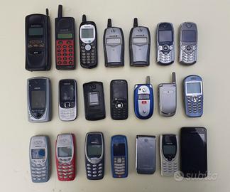 Collezione 21 telefoni cellulari vintage 