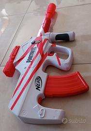 Blaster giocattolo motorizzato Nerf Fortnite B-AR