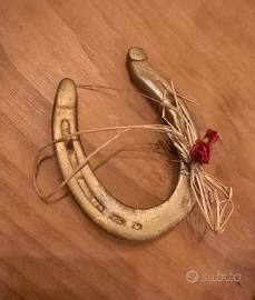 Ferro di cavallo decorativo portafortuna