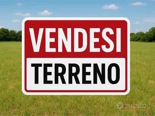 Terreno con capanno per attrezzi