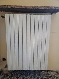 Termosifoni in ghisa di colore bianco