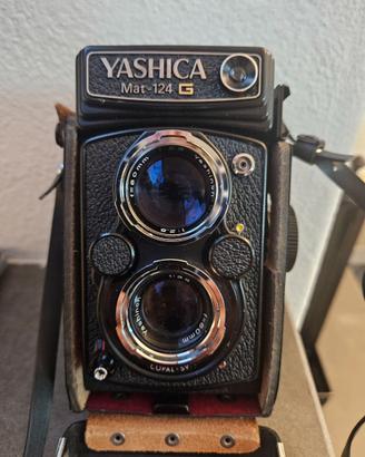 Yashica Mat-124G