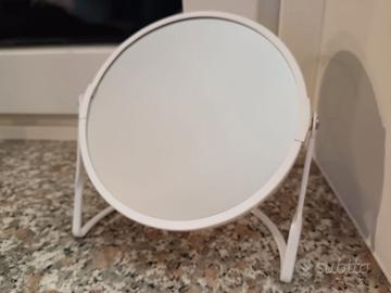 Specchio ingranditore per trucco