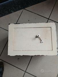 Cassaforte Cisa da muro con chiave