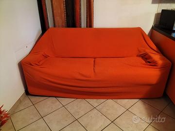 Copridivano con due cuscini