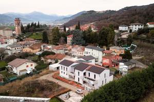 4 LOCALI A CASTELGOMBERTO