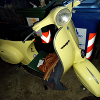 Vespa 125 primavera Gialla GENOVA 1980 da passaio