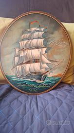 Medaglione con veliero in legno