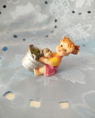 Statuina Bimba con cagnolino e secchiello vintage