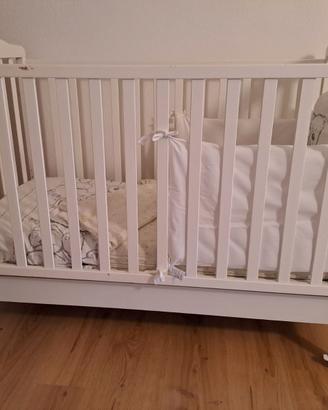 Lettino con corredo completo