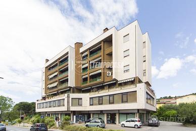 Quadrilocale ultimo piano a San Sisto