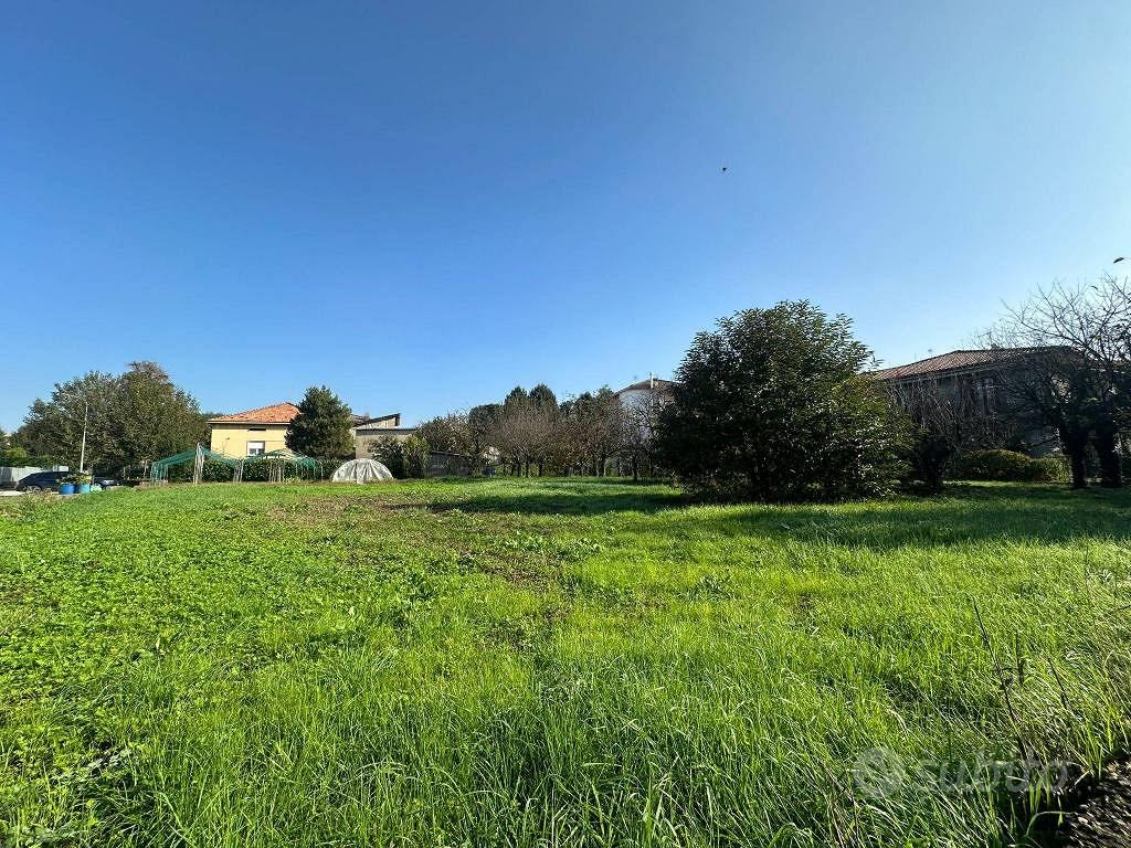 Terreno di 1689 m² a Nibionno - Altro