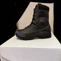 Anfibi modello militare