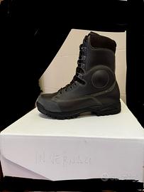 Anfibi modello militare