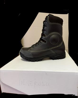 Anfibi modello militare