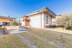 VILLA SINGOLA A SOMMACAMPAGNA