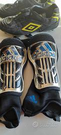 Scarpe da calcio Umbro e parastinchi Adidas