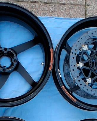 Ricambi racing Panigale V4 fino al 24