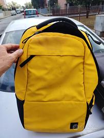 Zaino Go Carpisa giallo porta PC con presa USB
