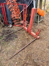 Forchino forca per balloni fieno carica fieno