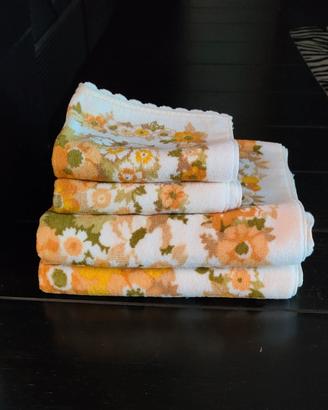 Asciugamani Set 2+2 di cotone, nuovi. Vintage