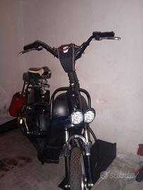 Scooter bici elettrica con pedali