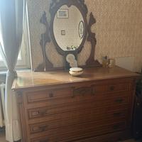 Cassettiera camera da letto con specchio integrato