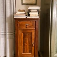 Comodino in legno massiccio