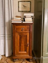Comodino in legno massiccio