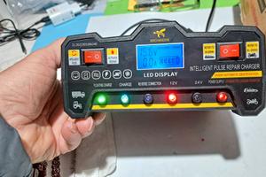 caricabatteria x auto 12/24 Volt e 12/9 A.